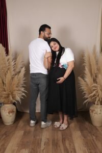 Best maternity photography studio in Faridabad – Alok Color Lab professional indoor pregnancy shoot with creative lighting and premium setups.